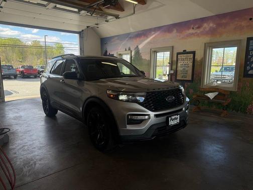 Iconic Silver Metallic 2023 Ford Explorer ST