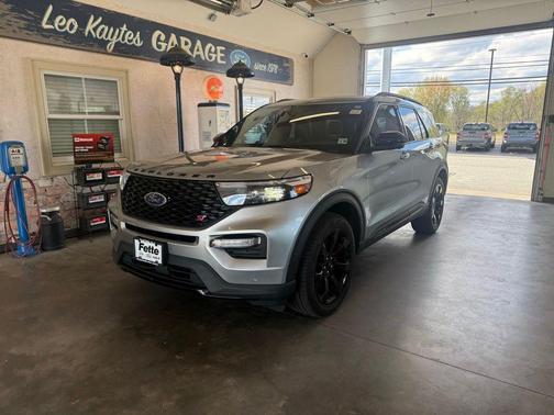 Iconic Silver Metallic 2023 Ford Explorer ST