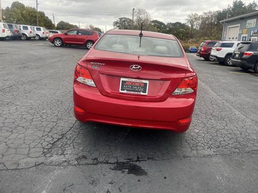 2013 Hyundai Accent SE