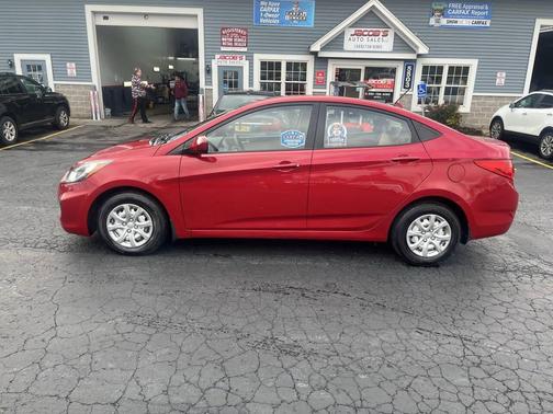 2013 Hyundai Accent SE