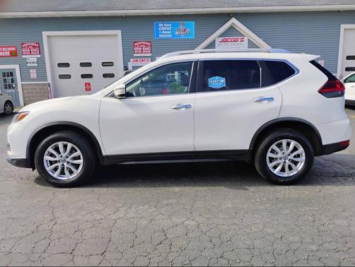 White 2020 Nissan Rogue SV