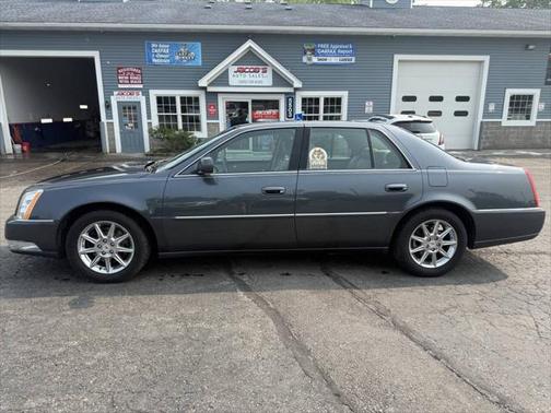 2011 Cadillac DTS Luxury Collection