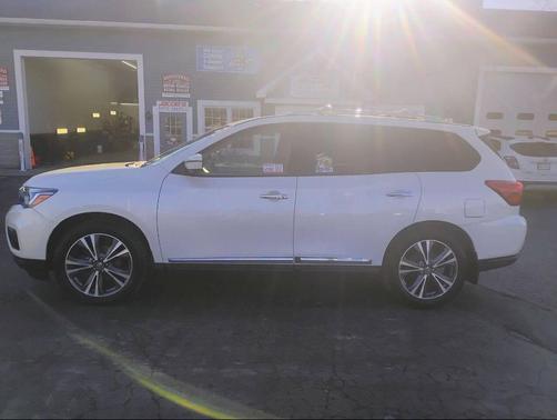 2017 Nissan Pathfinder Platinum