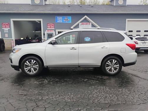 Brilliant Silver 2018 Nissan Pathfinder SV