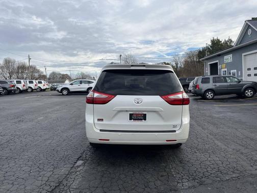 2015 Toyota Sienna XLE Premium