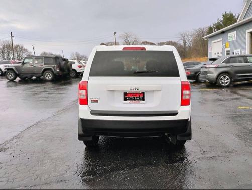 Bright White Clearcoat 2016 Jeep Patriot Sport