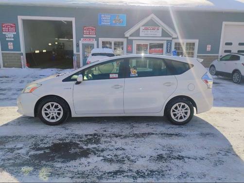 2013 Toyota Prius v Two