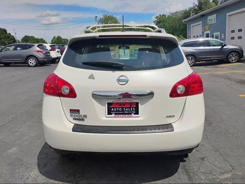 Pearl White 2014 Nissan Rogue Select S