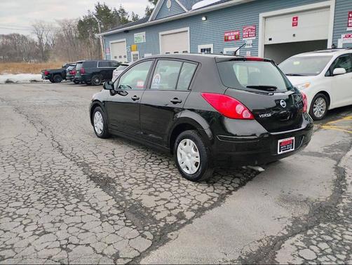 2011 Nissan Versa 1.8 S
