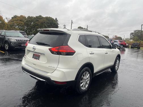 2017 Nissan Rogue SV