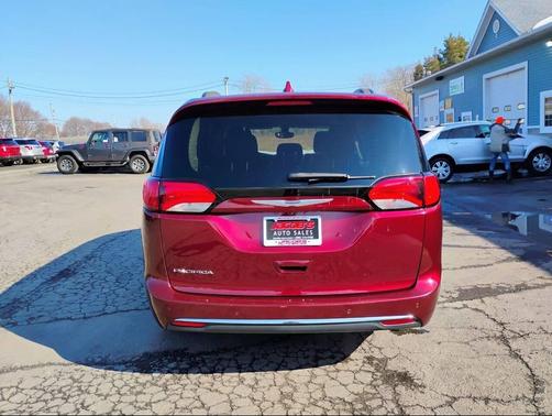 2017 Chrysler Pacifica Touring-L