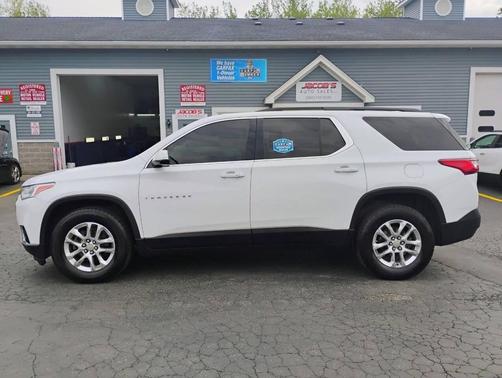 Summit White 2019 Chevrolet Traverse LT Cloth