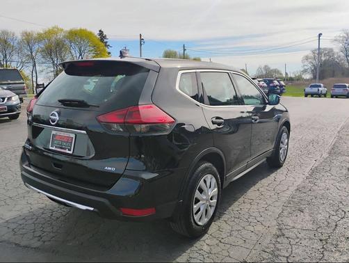 Magnetic Black 2018 Nissan Rogue SV