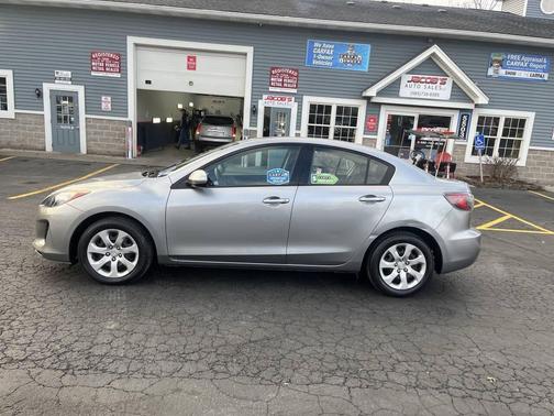 2013 Mazda Mazda3 i Sport