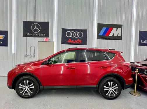Barcelona Red Metallic 2016 Toyota RAV4 LE