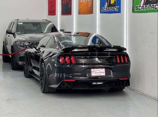 2016 Ford Shelby GT350R Base