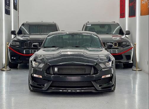 2016 Ford Shelby GT350R Base