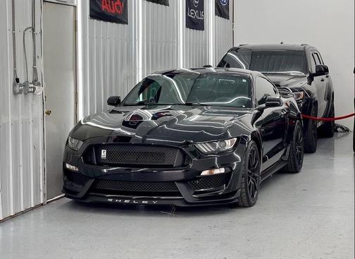 2016 Ford Shelby GT350R Base
