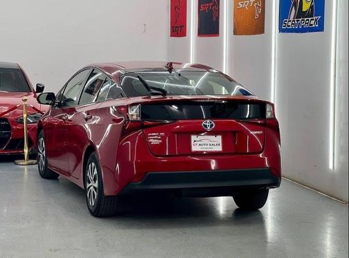 2019 Toyota Prius LE
