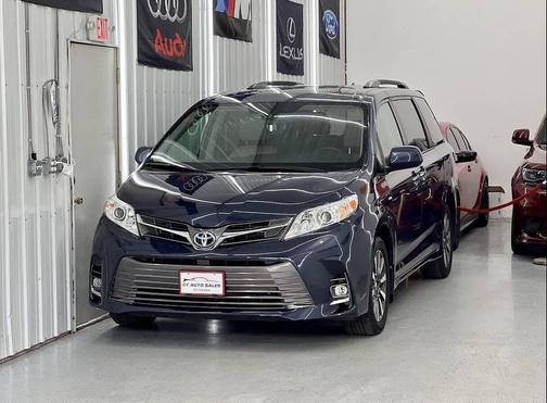 Parisian Night Pearl 2020 Toyota Sienna XLE Premium