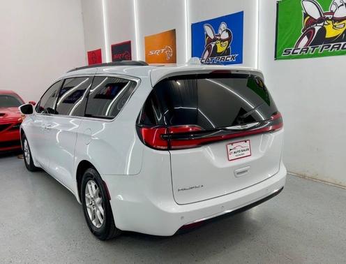 Bright White Clearcoat 2022 Chrysler Pacifica Touring L