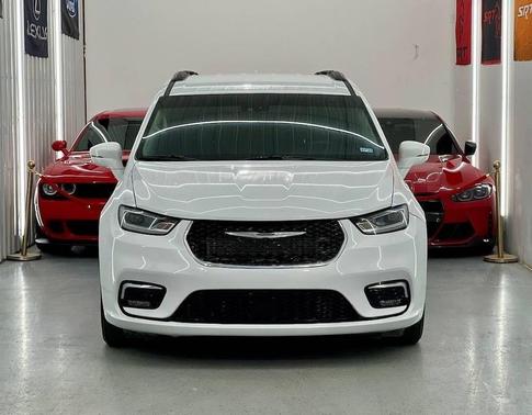 Bright White Clearcoat 2022 Chrysler Pacifica Touring L