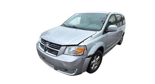 Silver 2008 Dodge Grand Caravan SXT