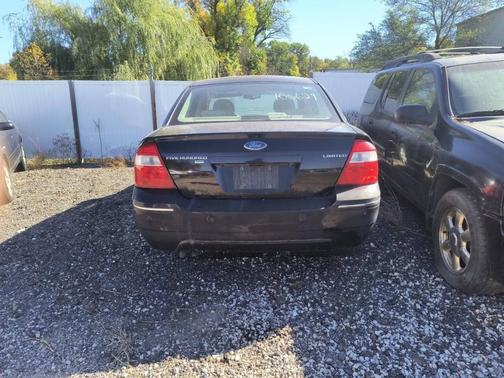 Beige 2005 Ford Five Hundred Limited