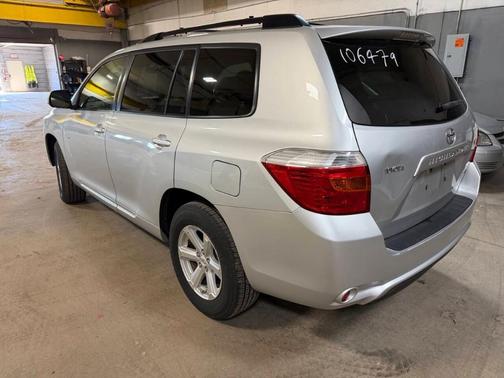 Silver 2008 Toyota Highlander
