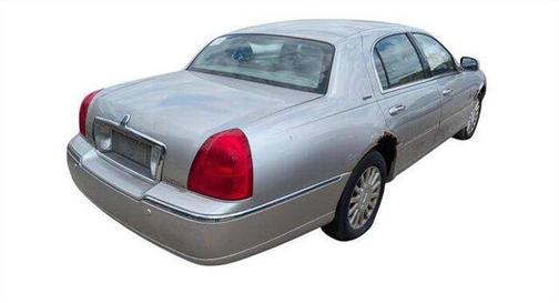 Silver 2003 Lincoln Town Car Signature
