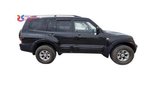 Black 2002 Mitsubishi Montero Limited