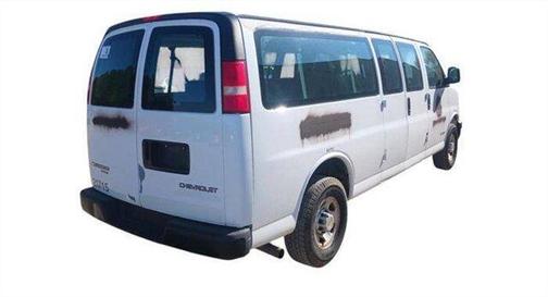 Summit White 2005 Chevrolet Express 3500