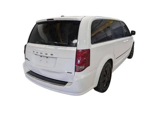 White 2016 Dodge Grand Caravan AVP/SE