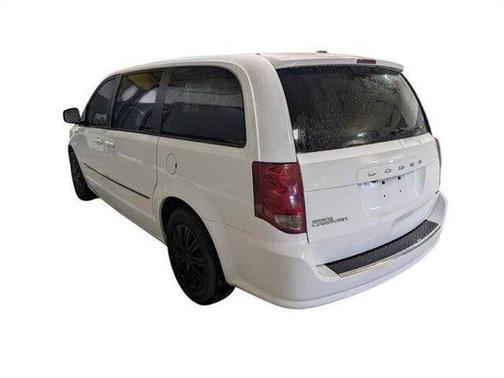 White 2016 Dodge Grand Caravan AVP/SE