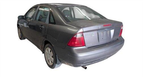 Gray 2007 Ford Focus ZX4 S
