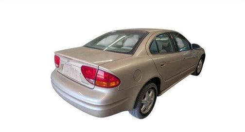 Tan 2002 Oldsmobile Alero GL