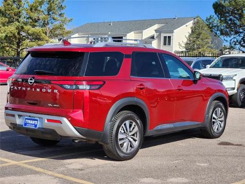 2023 Nissan Pathfinder SL