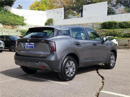 2025 Nissan Kicks S