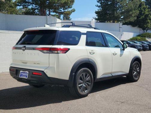 2024 Nissan Pathfinder SV