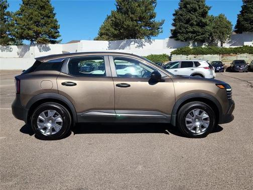 2025 Nissan Kicks S