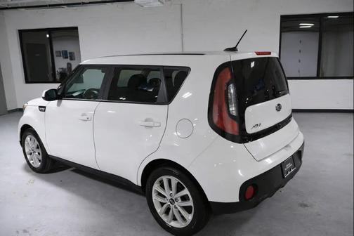White 2018 Kia Soul +