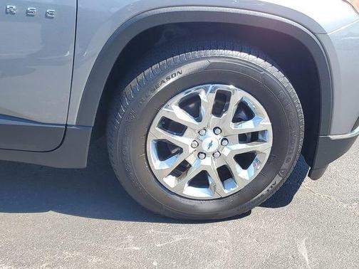 Satin Steel Metallic 2018 Chevrolet Traverse LT Cloth