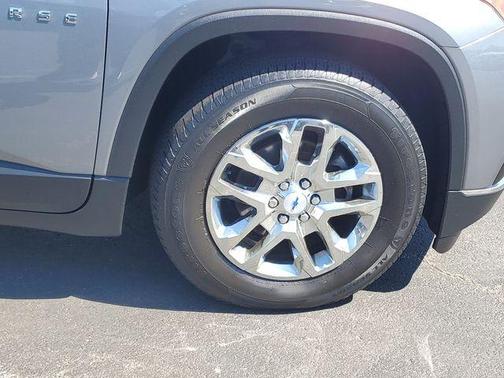 Satin Steel Metallic 2018 Chevrolet Traverse LT Cloth