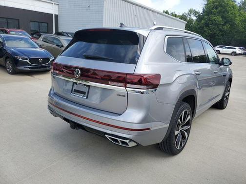 Silver Bird Metallic 2024 Volkswagen Atlas 2.0T SEL Premium R-Line