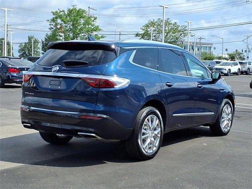 2022 Buick Enclave Essence