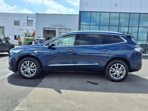 2022 Buick Enclave Essence