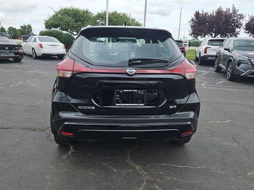 Super Black 2024 Nissan Kicks SR