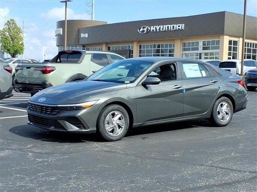 2025 Hyundai ELANTRA SE