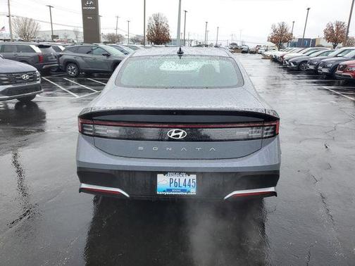 2025 Hyundai SONATA SE