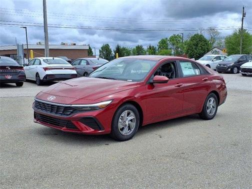 2025 Hyundai ELANTRA SE
